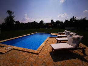 Отель Holiday Home Bulog  Sinac